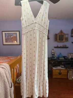 Boden White Maxi Dress with Grecian style cut and gold motif. Sleeveless V-Neck